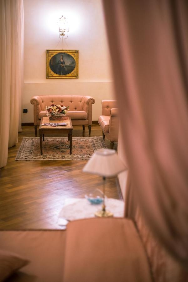 알바 Palazzo Finati B&B 외부 사진