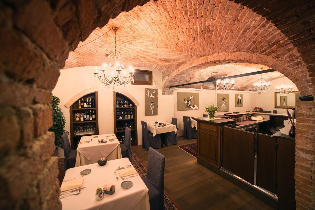 알바 Palazzo Finati B&B 외부 사진