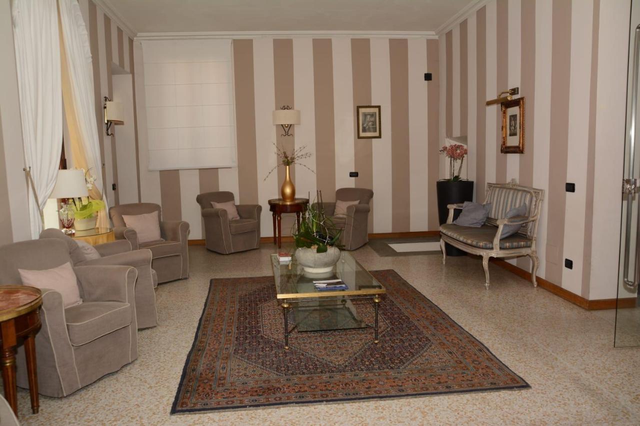 알바 Palazzo Finati B&B 외부 사진