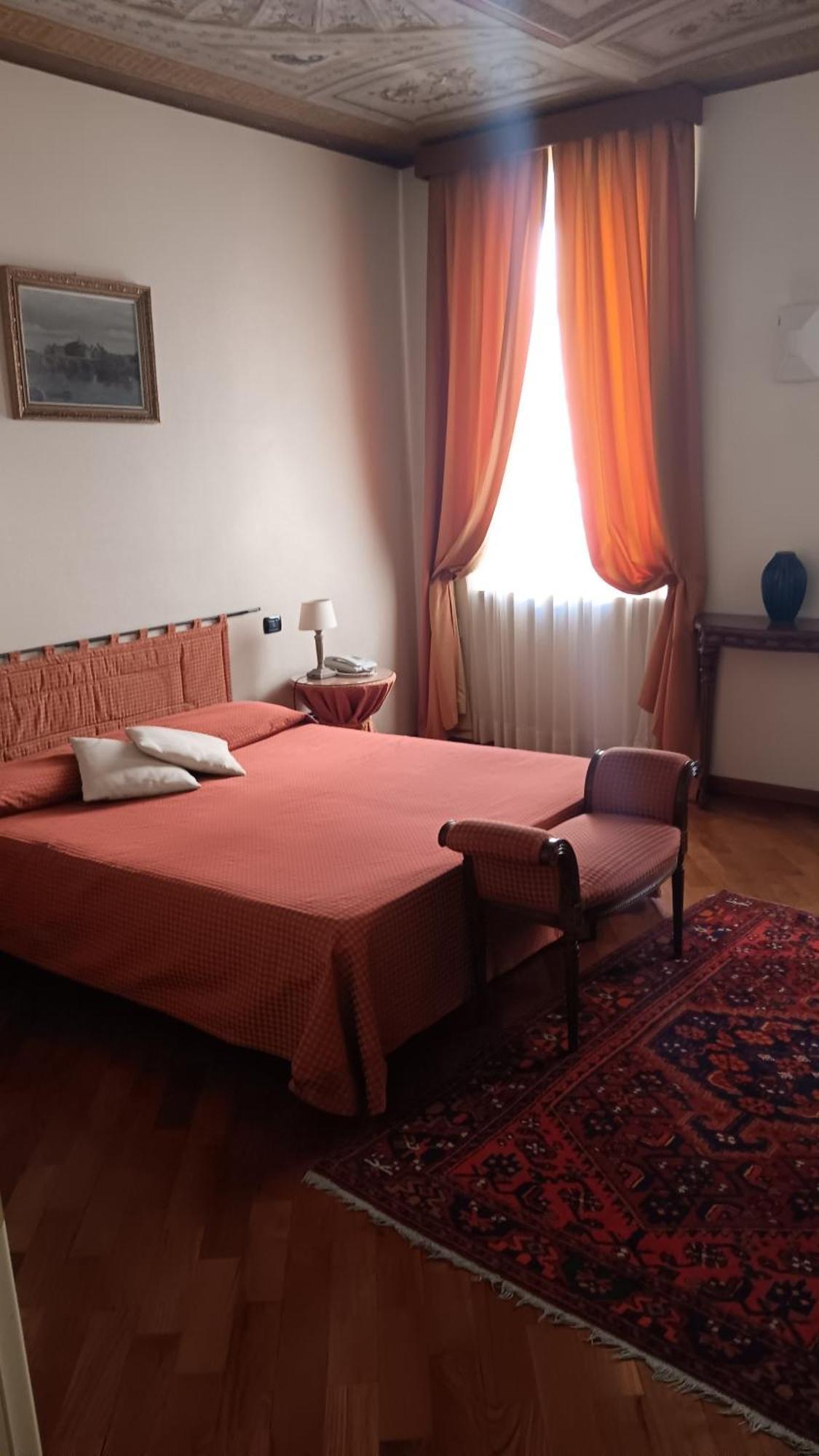 알바 Palazzo Finati B&B 외부 사진