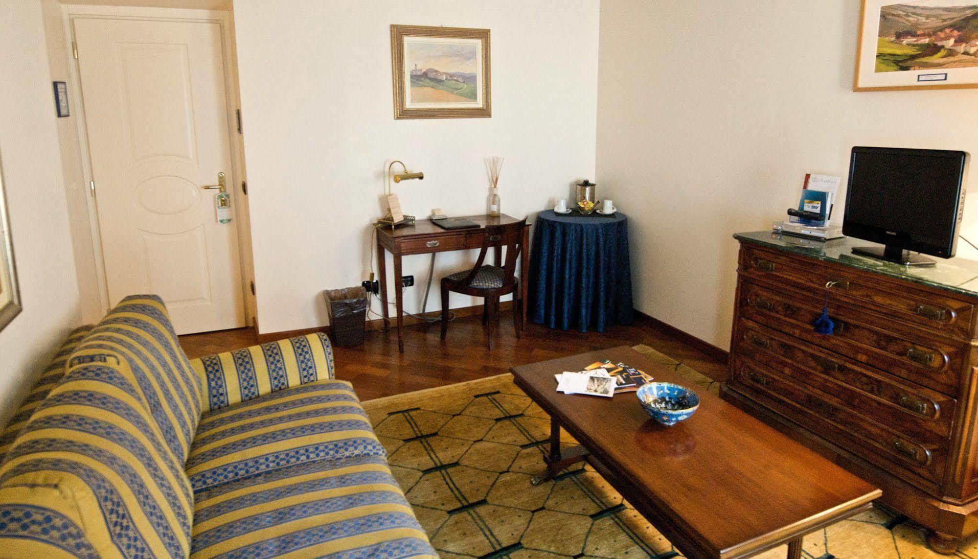 알바 Palazzo Finati B&B 외부 사진